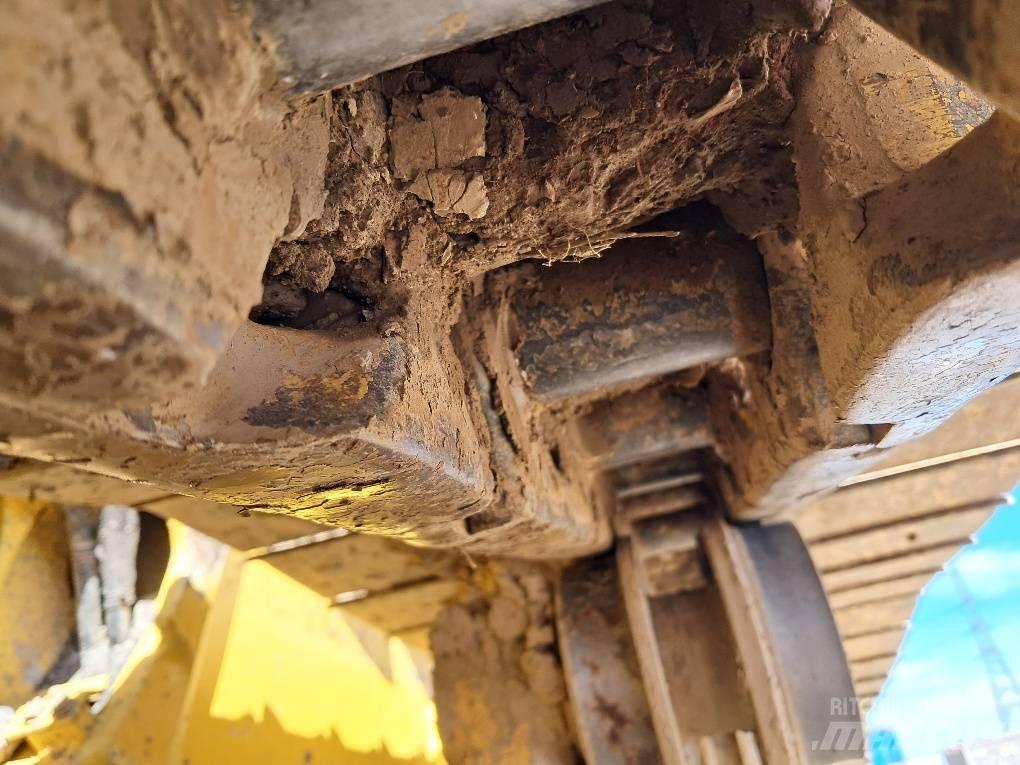 Komatsu D61PXI-24E0 Buldožeri guseničari