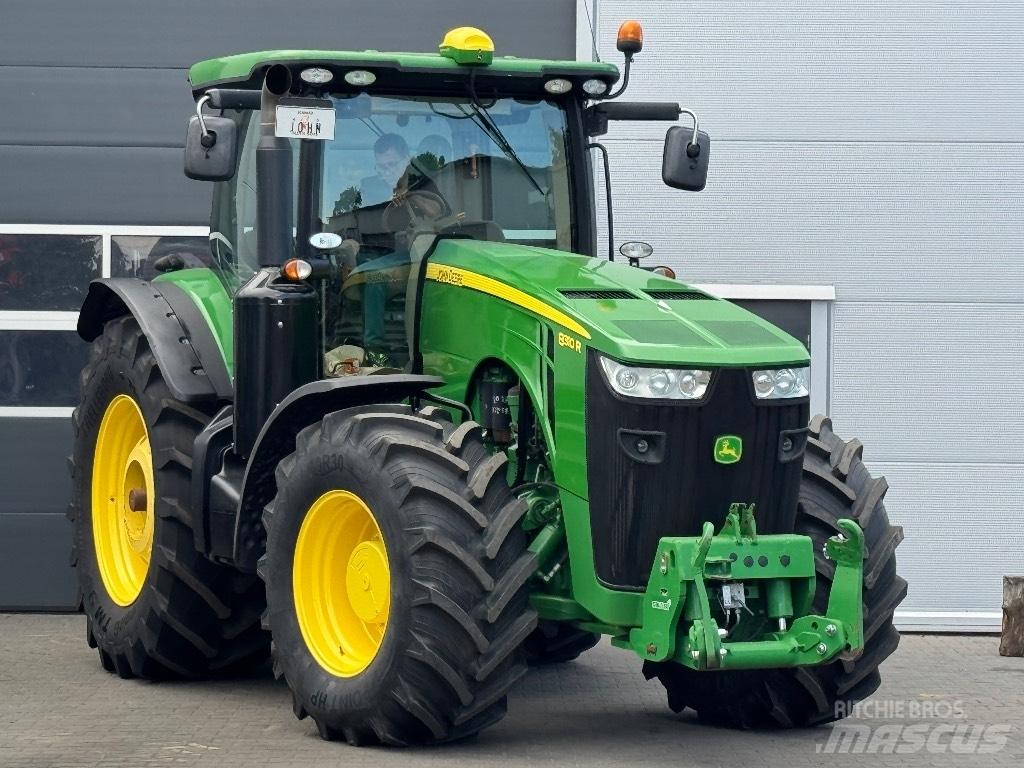 John Deere 8310 R Traktori