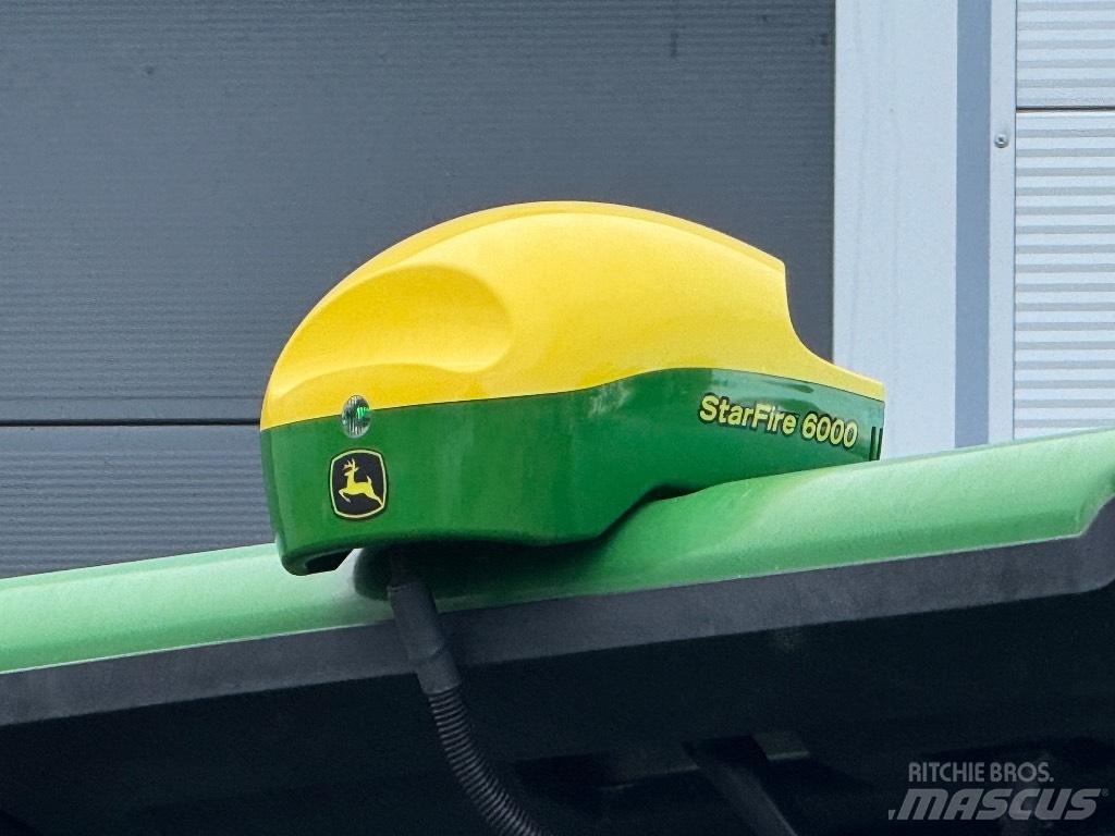 John Deere 8310 R Traktori