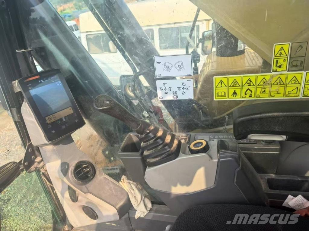 CAT 352 Bageri guseničari