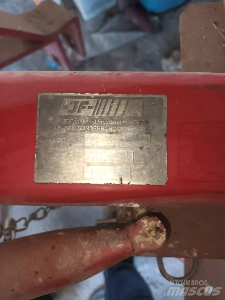 JF CR 320 Okretači i sakupljači sena