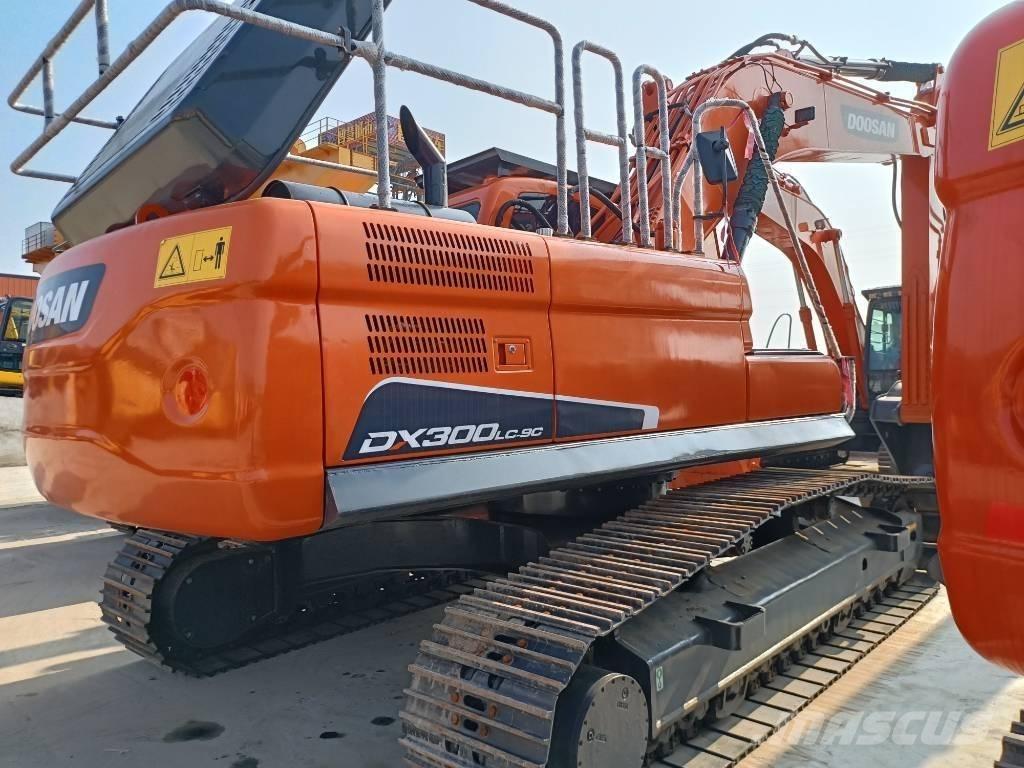 Doosan DX300-9 Bageri guseničari
