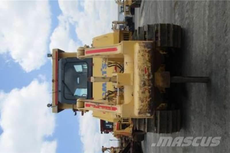 Komatsu D275A-5 Buldožeri guseničari