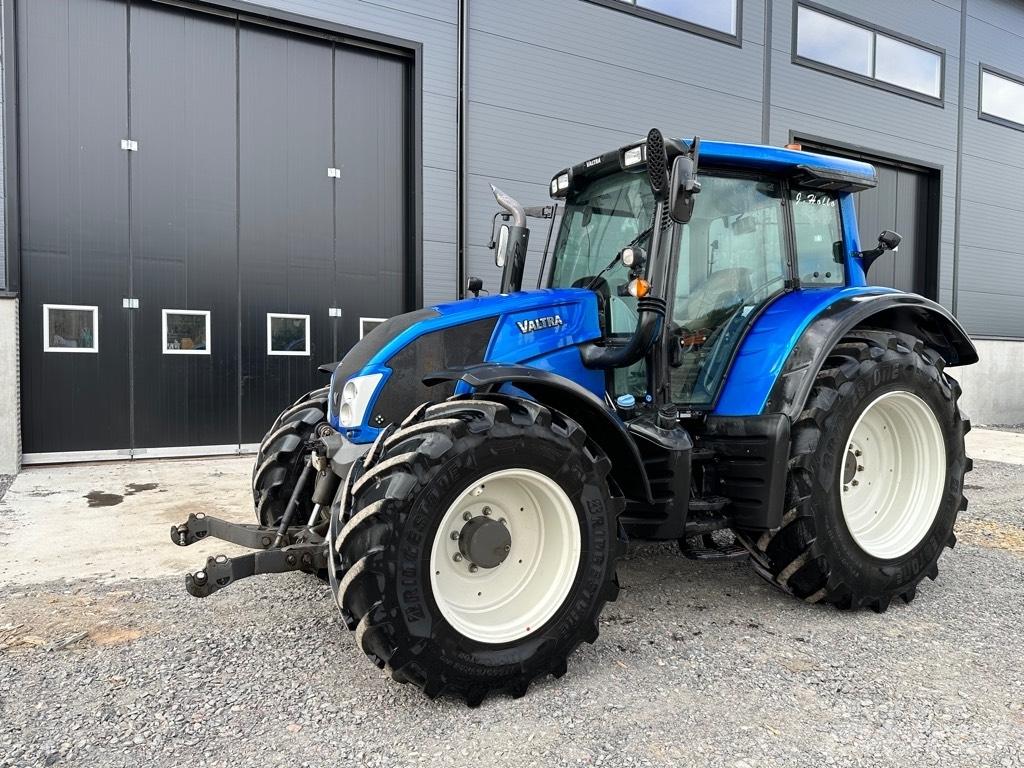 Valtra N 123 Traktori
