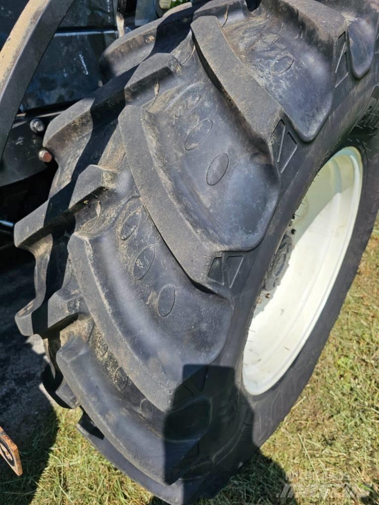 New Holland TM 140 Traktori