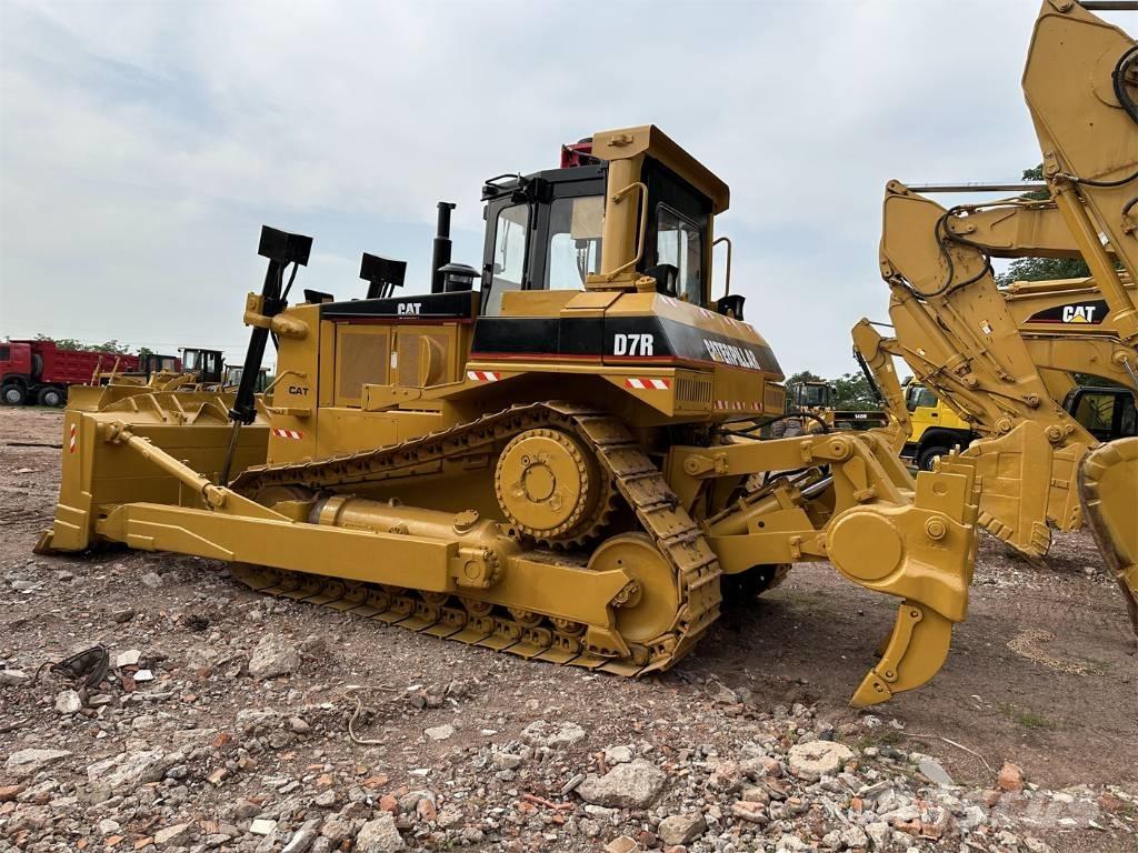 CAT D7R Buldožeri guseničari