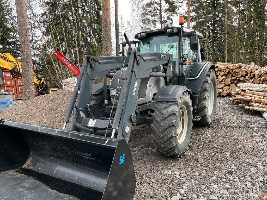 Valtra N 121 HT Traktori