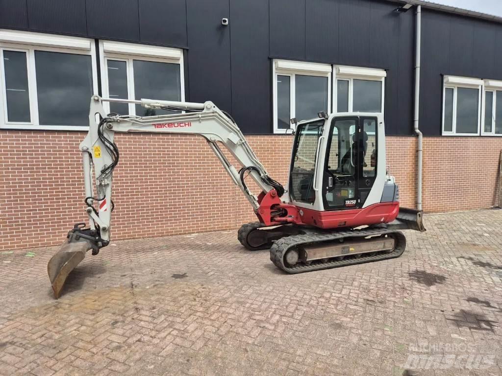 Takeuchi TB250 Mini bageri < 7t