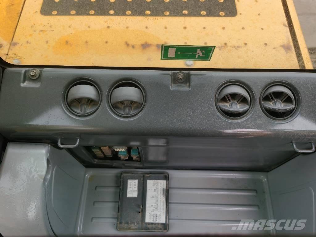 Komatsu PC 220-8 Bageri guseničari