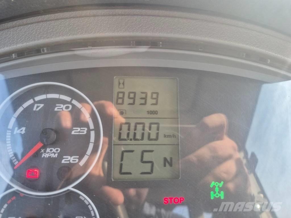 CLAAS Arion 610 Traktori