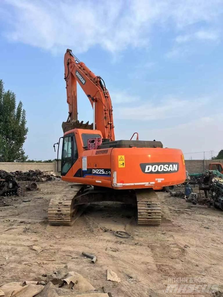 Doosan DH 225 LC-9 Bageri guseničari