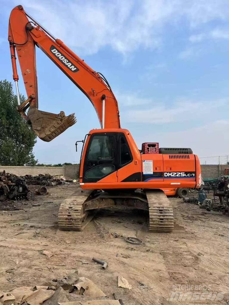 Doosan DH 225 LC-9 Bageri guseničari