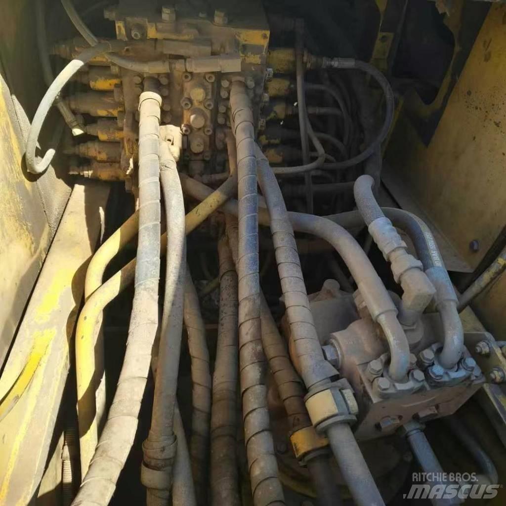 Komatsu PC 200-8 Bageri guseničari