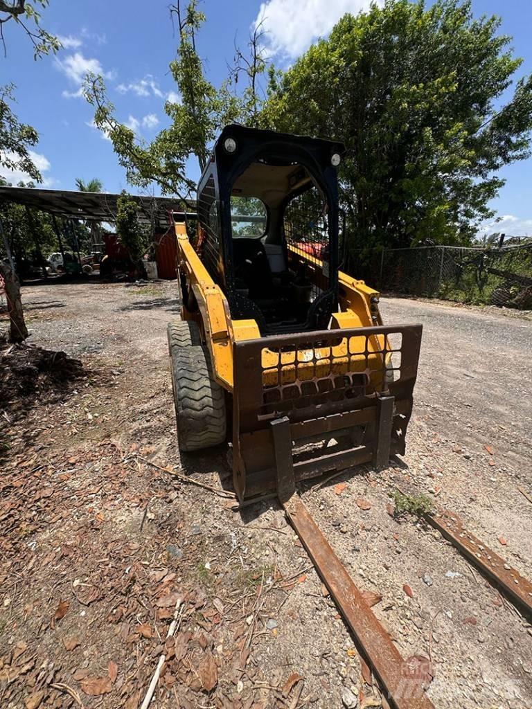 CAT 242 D Skid steer mini utovarivači