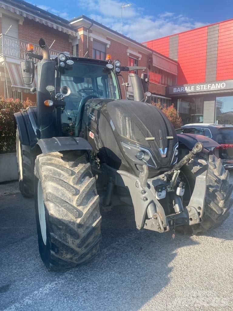 Valtra T 144 Traktori