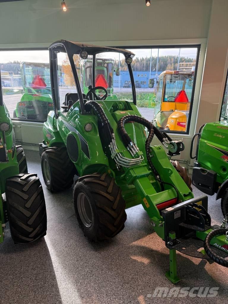 Avant 528 Skid steer mini utovarivači