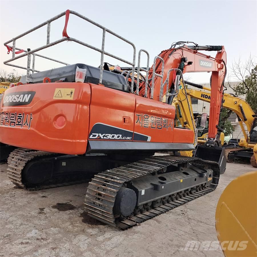 Doosan DX 300 LC Polovni bageri sa dugom rukom