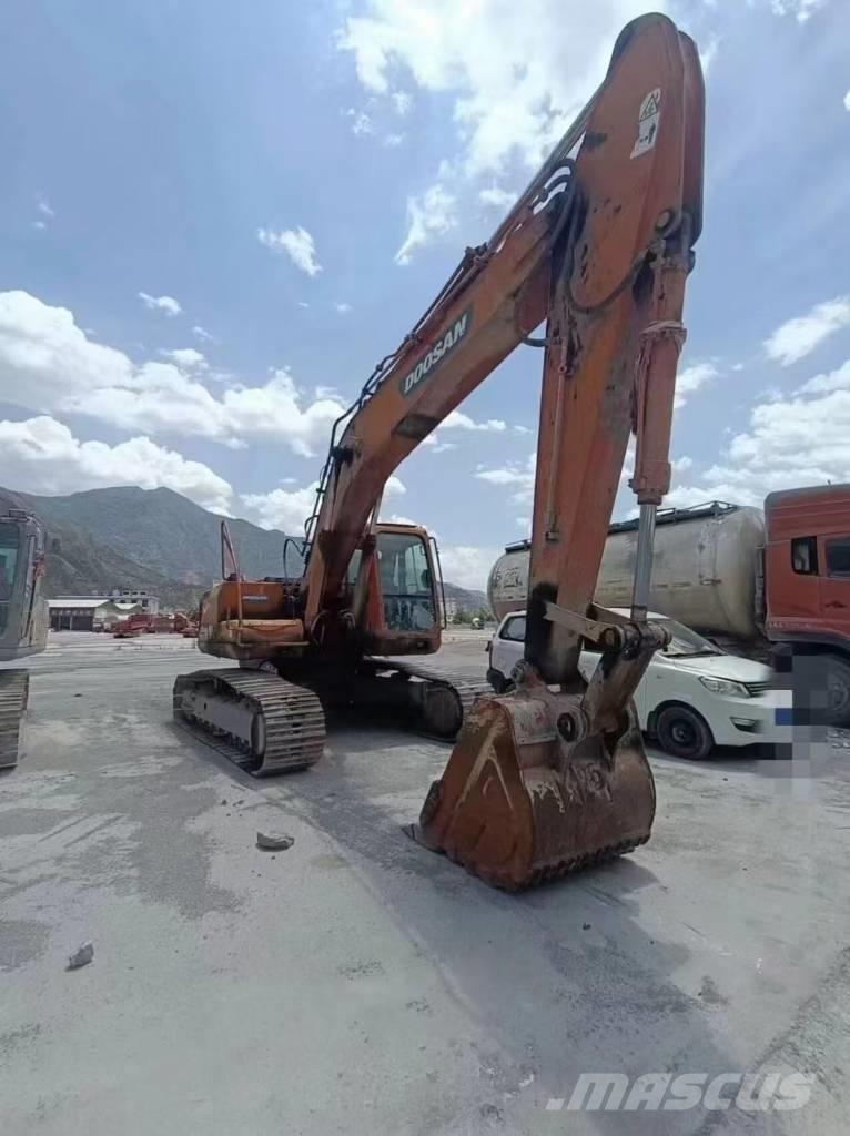 Doosan DH225LC-9 Bageri guseničari