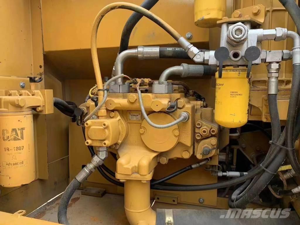 CAT 323D Bageri guseničari