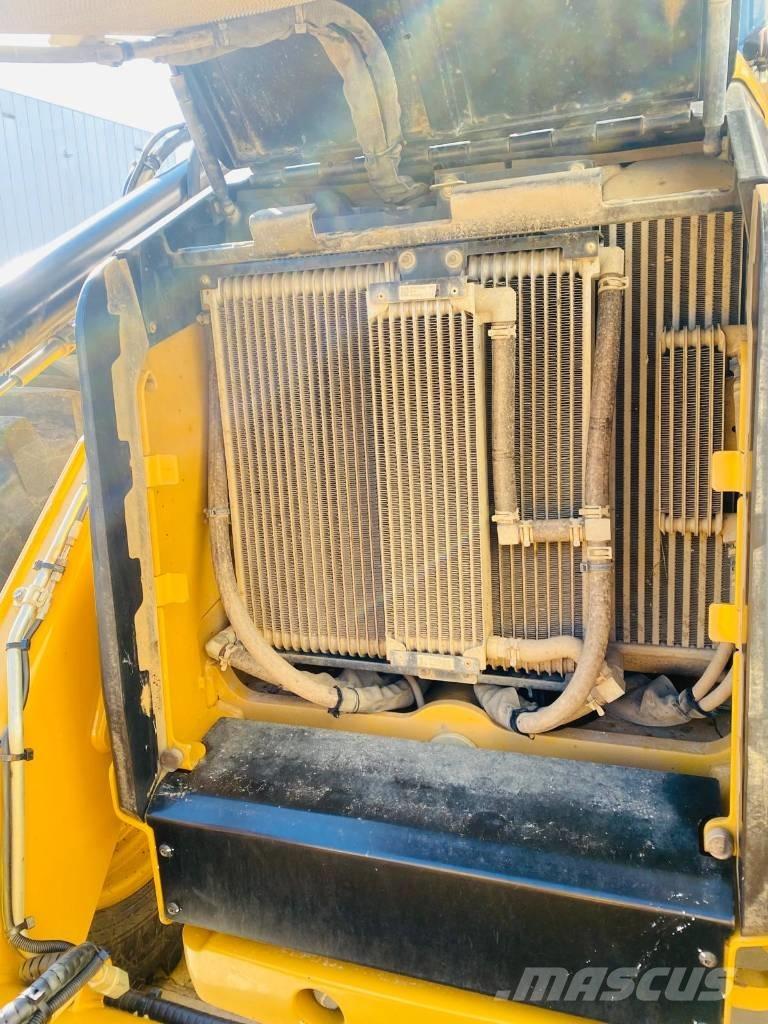 CAT 444  4x4 Rovokopači