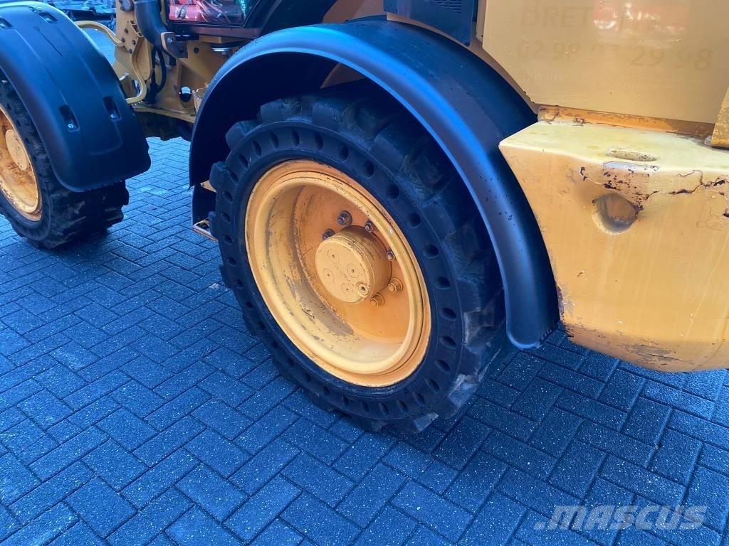 CAT 908M Utovarivači na točkove