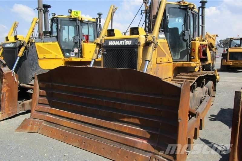 Komatsu D65 EX-16 Buldožeri guseničari