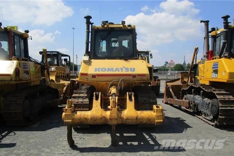 Komatsu D65 EX-16 Buldožeri guseničari