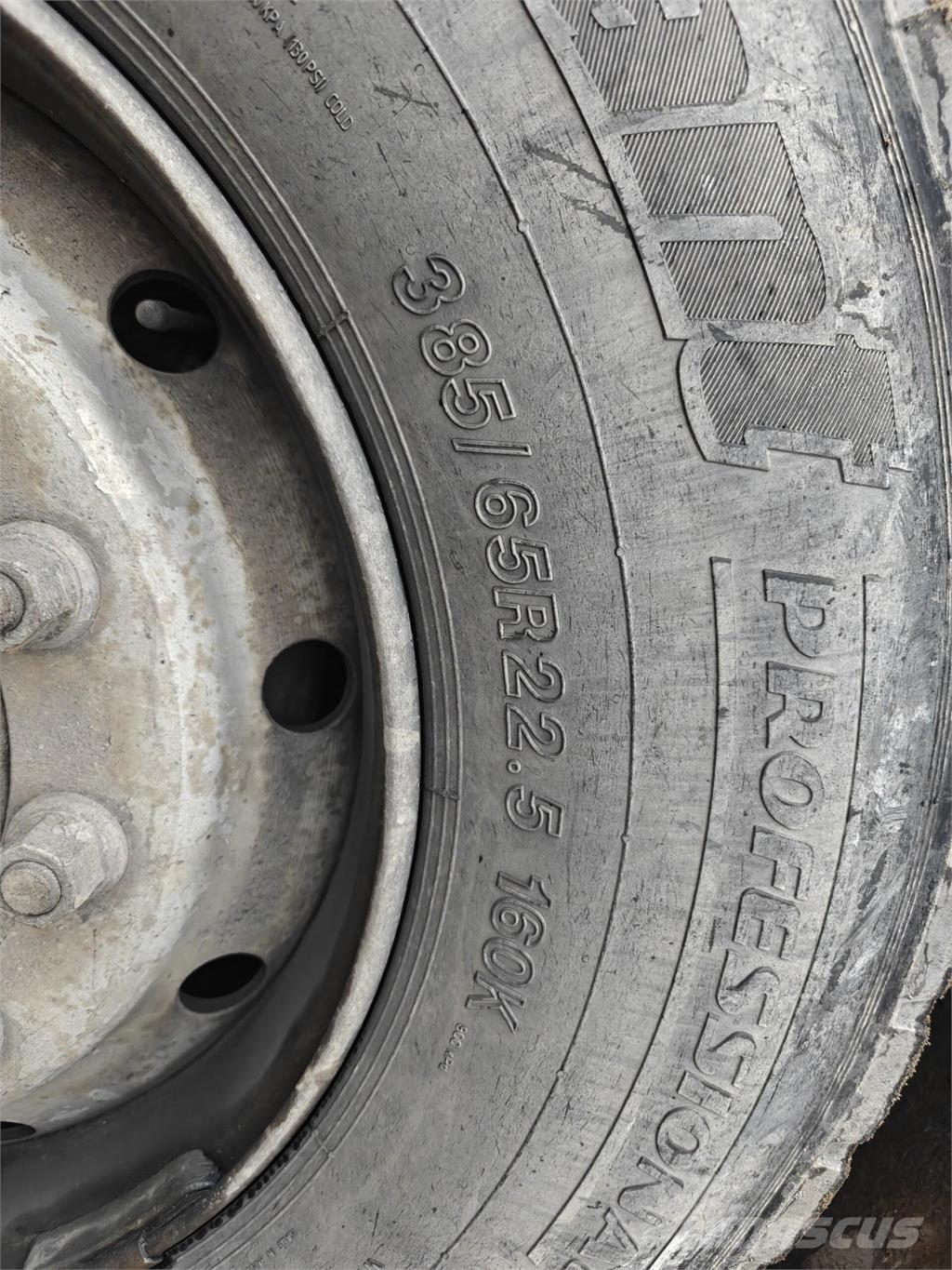 Sisu E11M Kiperi kamioni