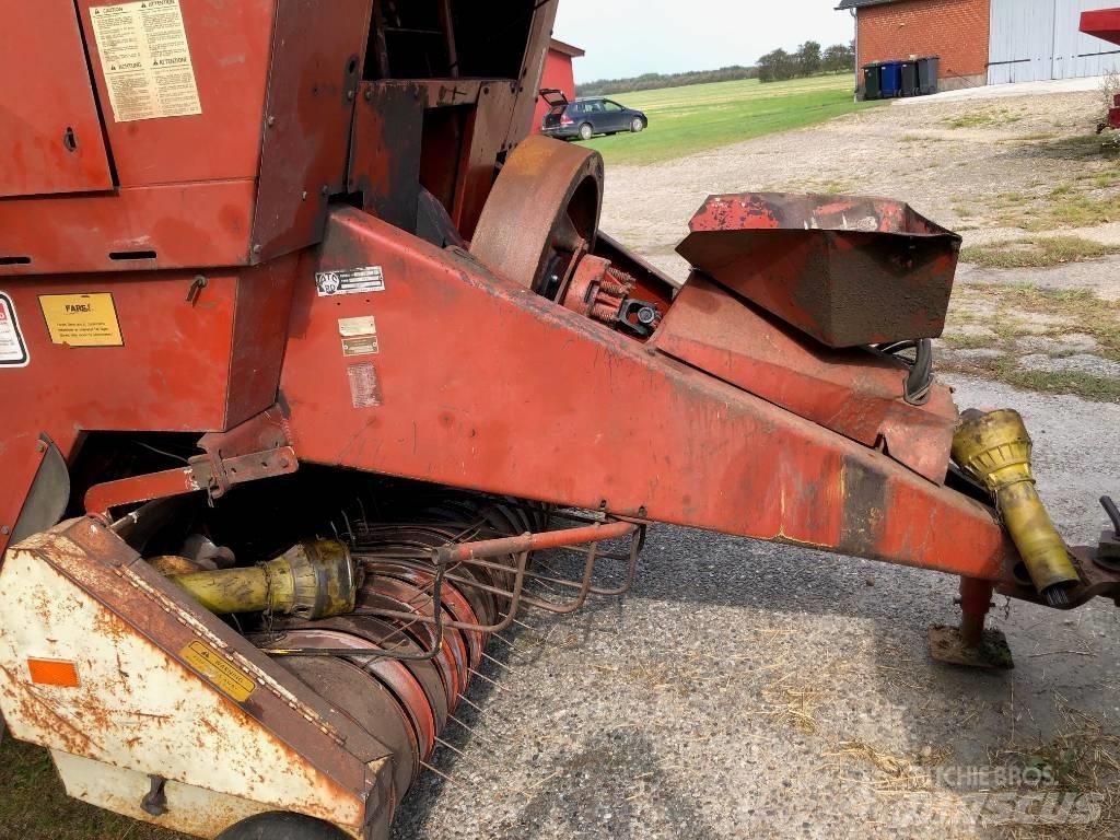 Hesston 4800 Prese/balirke za četvrtaste bale