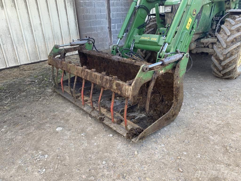 John Deere 5100 R Traktori