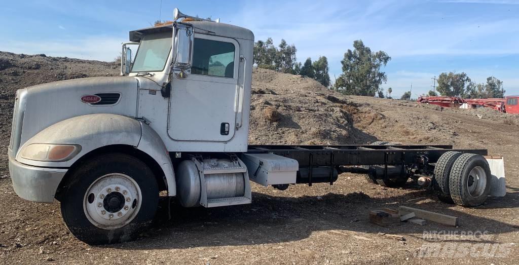 Peterbilt 335 Kiperi kamioni