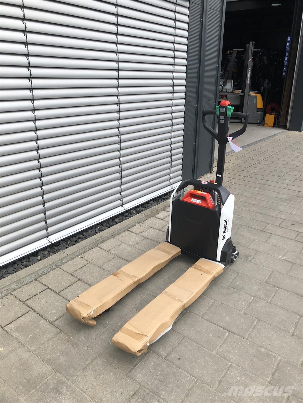 Bobcat LPM15N Ručni električni viljuškar