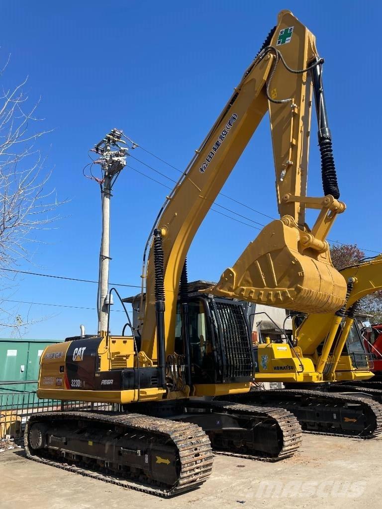 CAT 323D2 Bageri guseničari