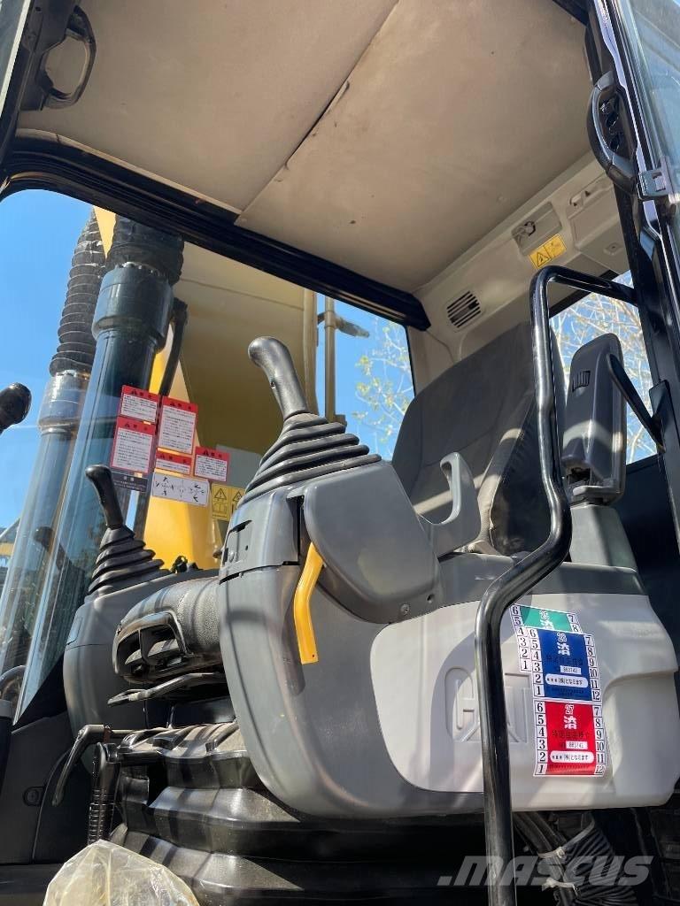 CAT 323D2 Bageri guseničari