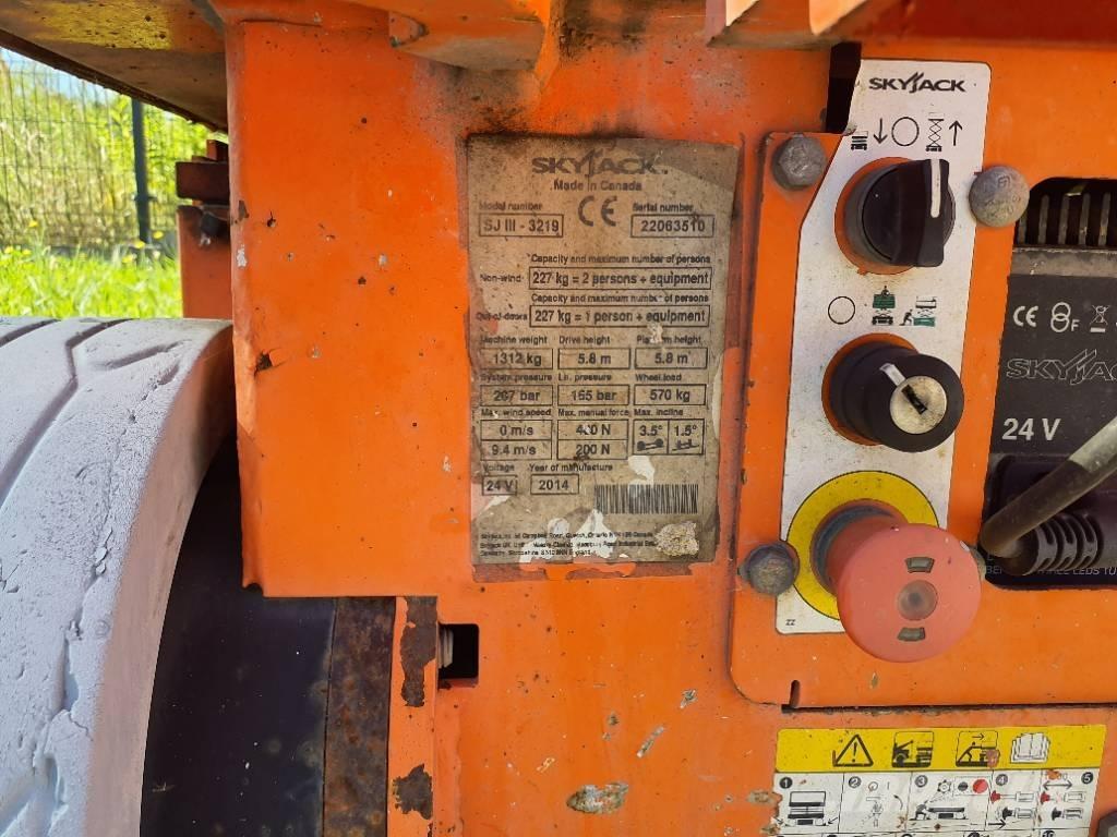 SkyJack SJ III 3219 Makazaste platforme