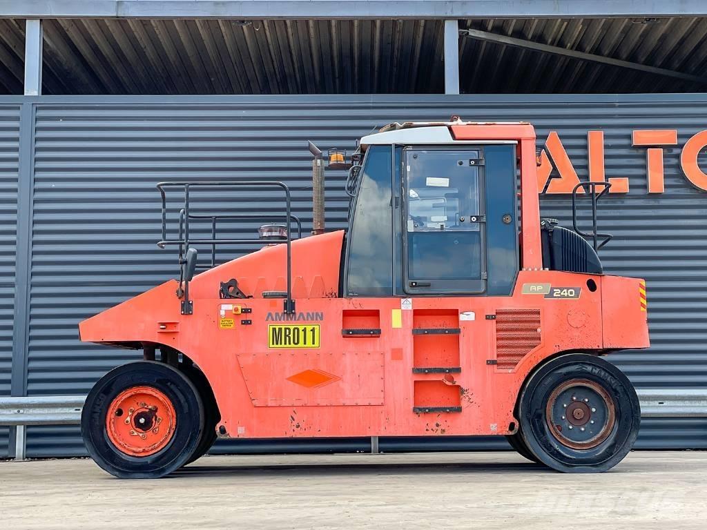 Ammann AP 240 Gumeni valjci na točkovima