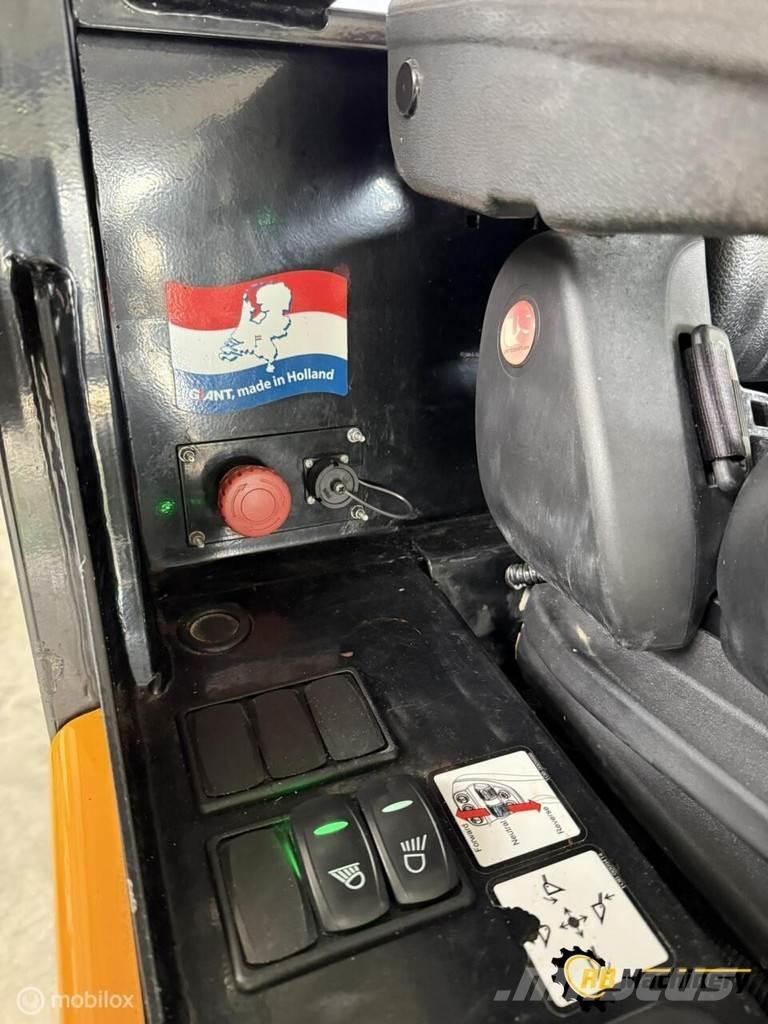 GiANT G2200E Utovarivači na točkove