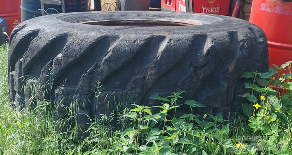 Komatsu 895 Gume, točkovi i felne