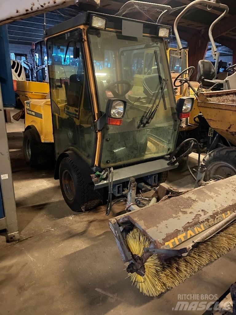 Belos Trans Pro 44 Vozila za prevoz opreme za rad
