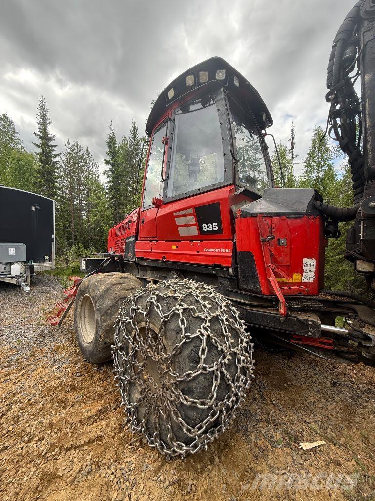 Komatsu 835 Forvarderi