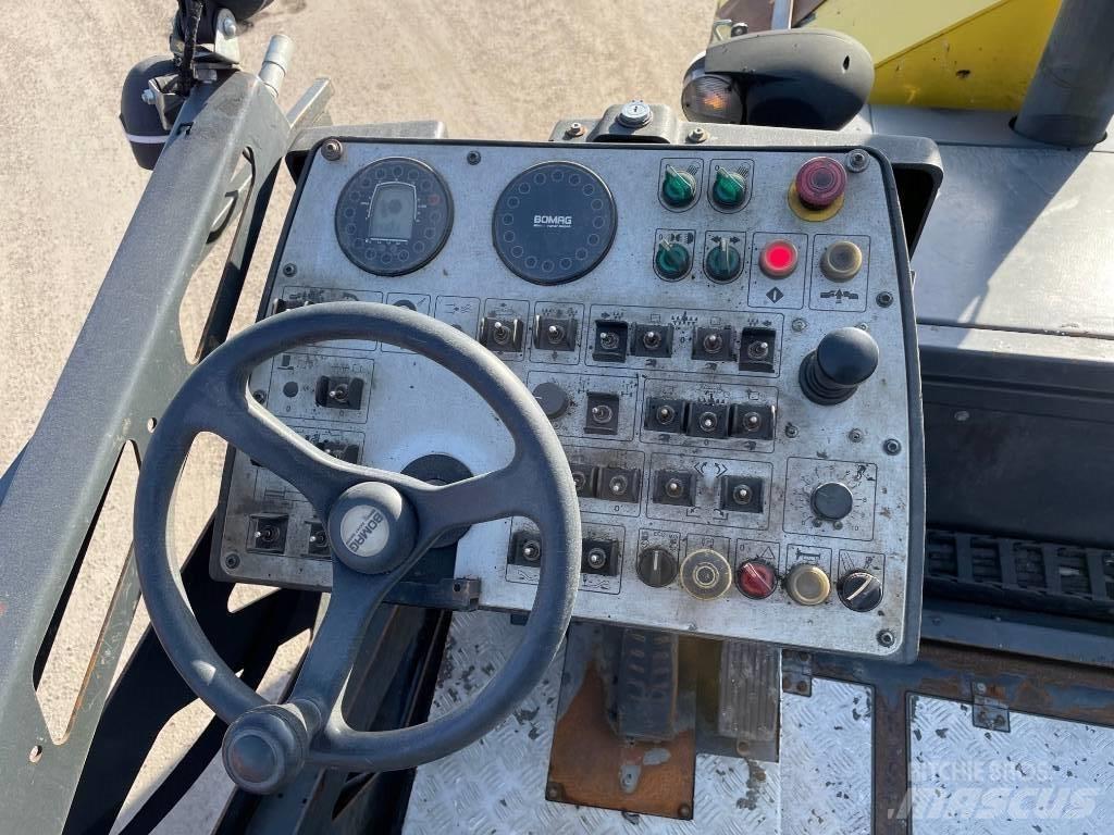 Bomag BF 300 P Asfaltni finišeri