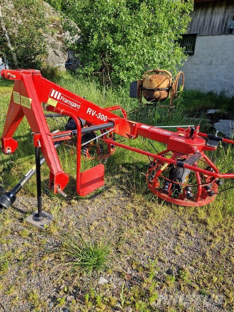 Fransgård RV 300 Okretači i sakupljači sena