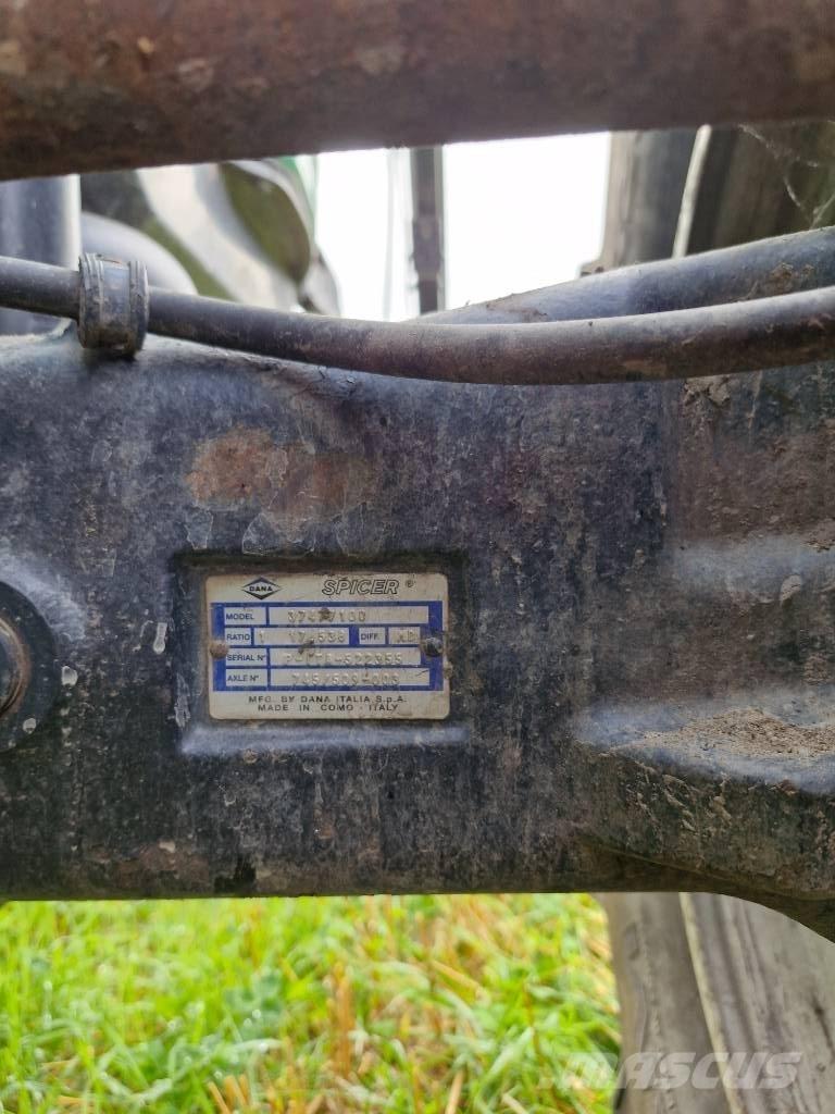 Valtra T 182 Versu Traktori