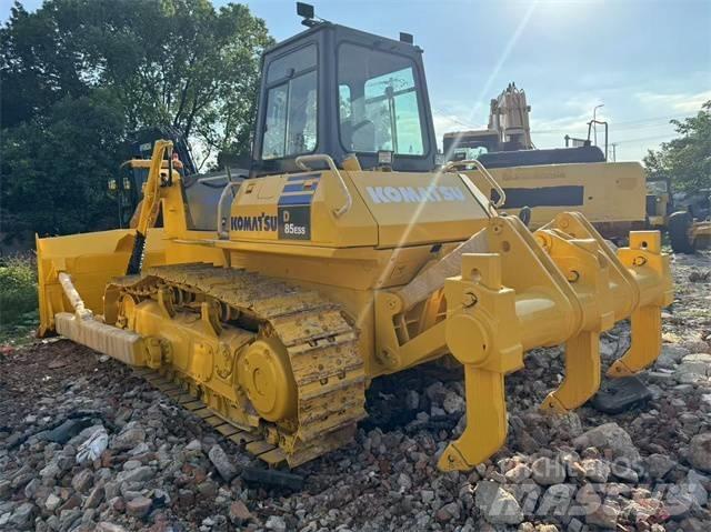 Komatsu D 85 Buldožeri guseničari