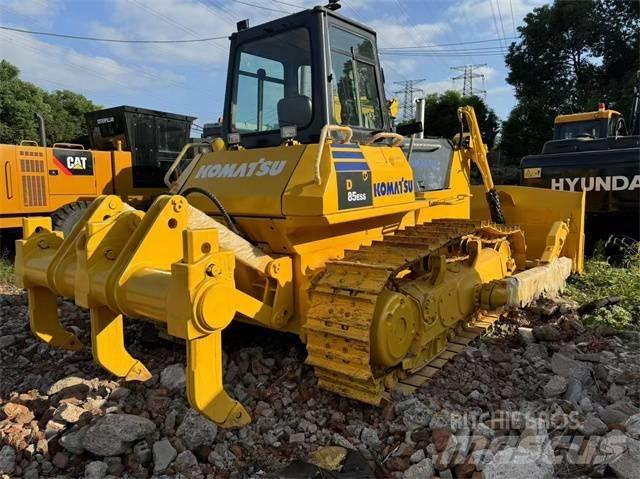 Komatsu D 85 Buldožeri guseničari