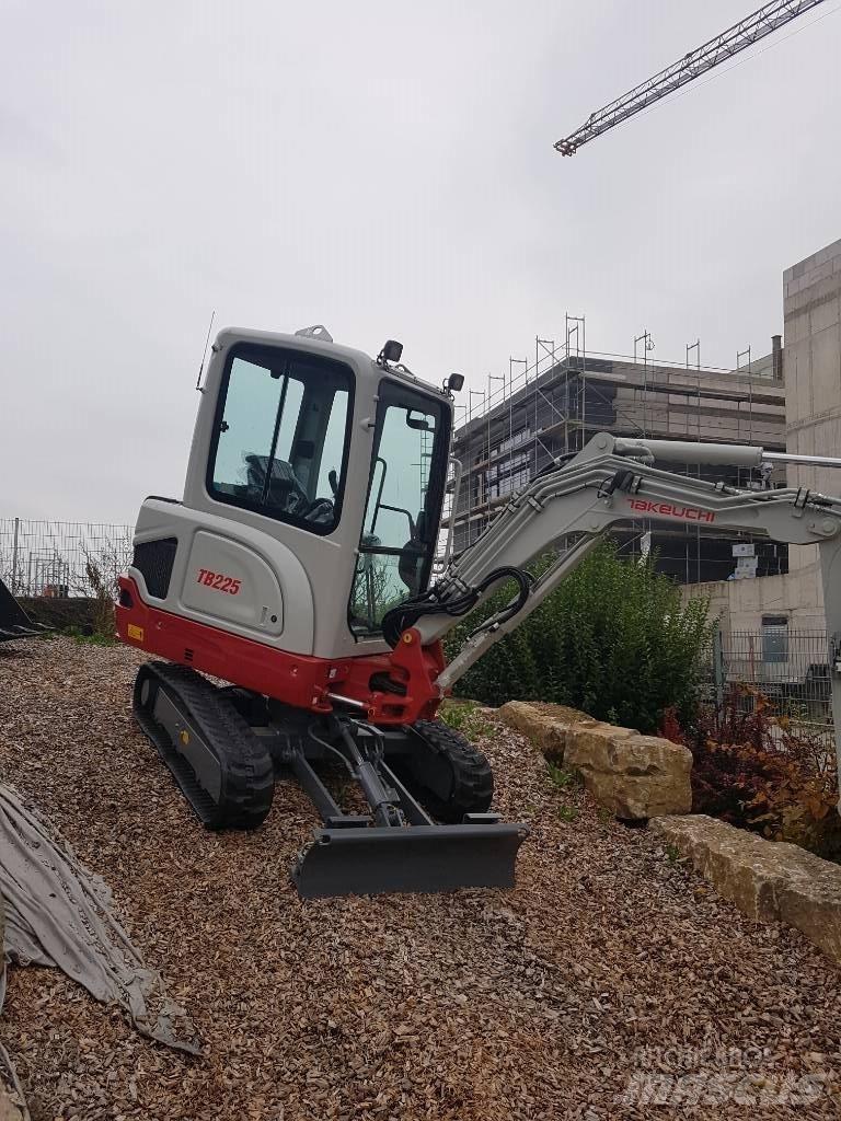 Takeuchi TB225 Mini bageri < 7t