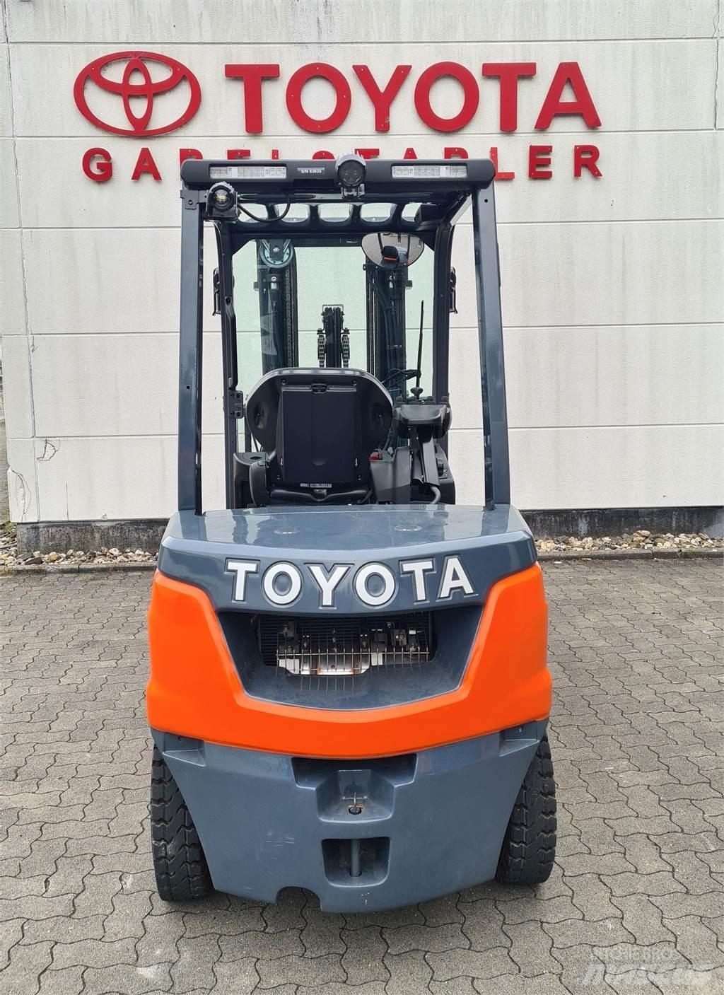 Toyota 52-8FDF25 Dizelski viljuškari