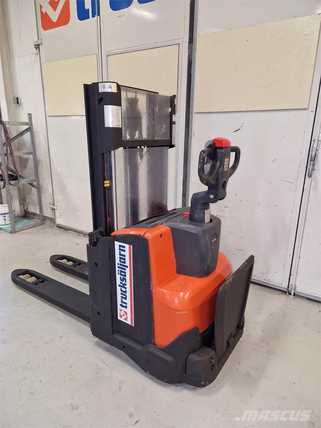 Toyota SWE200D Samopogonski ručni viljuškari