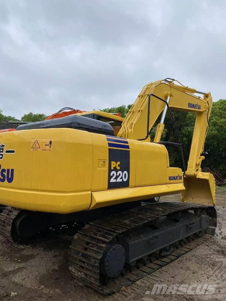 Komatsu 220 Bageri guseničari