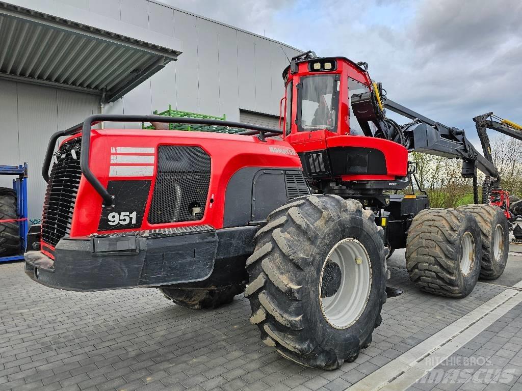 Komatsu 951 Harversteri